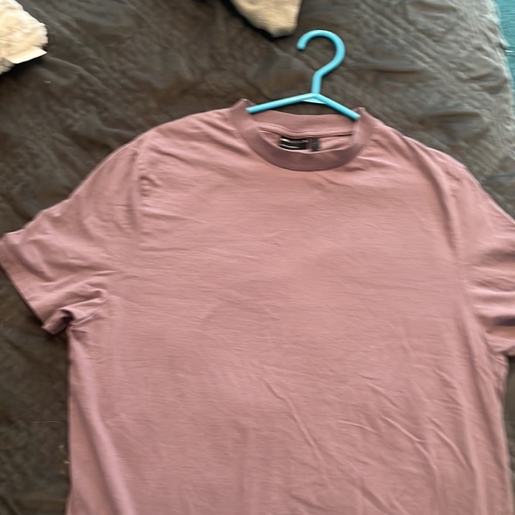 Mens T shirt. Mauve. - Picture 3 of 3